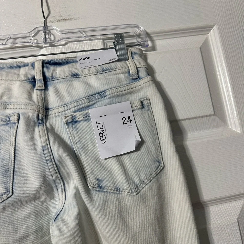 NWT Women's Vervet Alison Flared White Wash Jeans - Picture 11 of 14